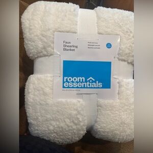 New Faux Shearling Blanket Ivory-Full/Queen 88"X92